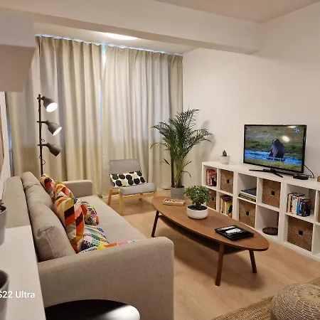 Center アパート ニコシア