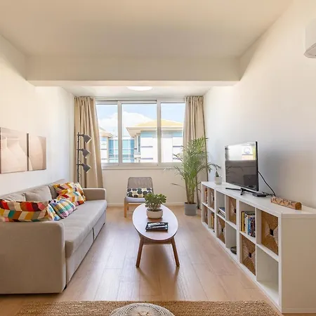 Center アパート ニコシア