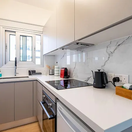 Center アパート ニコシア